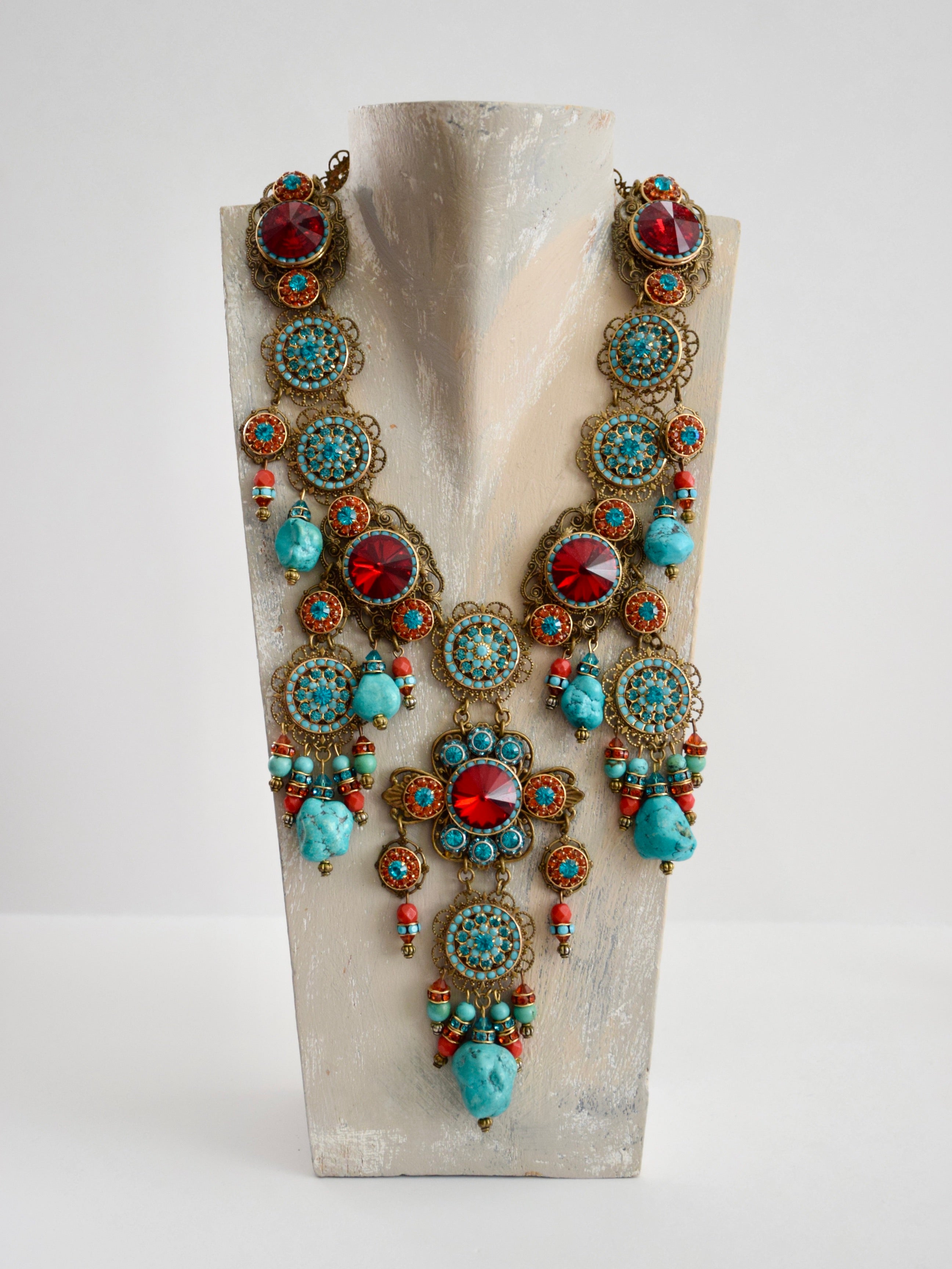 RGS-N004: Handcrafted Crystal Necklace