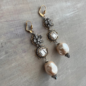 RGS-E006: Handcrafted Crystal Earrings