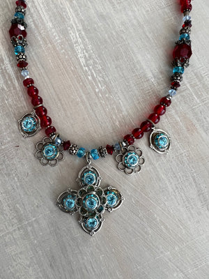 RGS-N003: Handcrafted Crystal Necklace