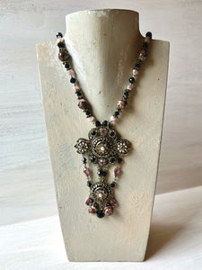 RGS-N018: Handcrafted Crystal Necklace