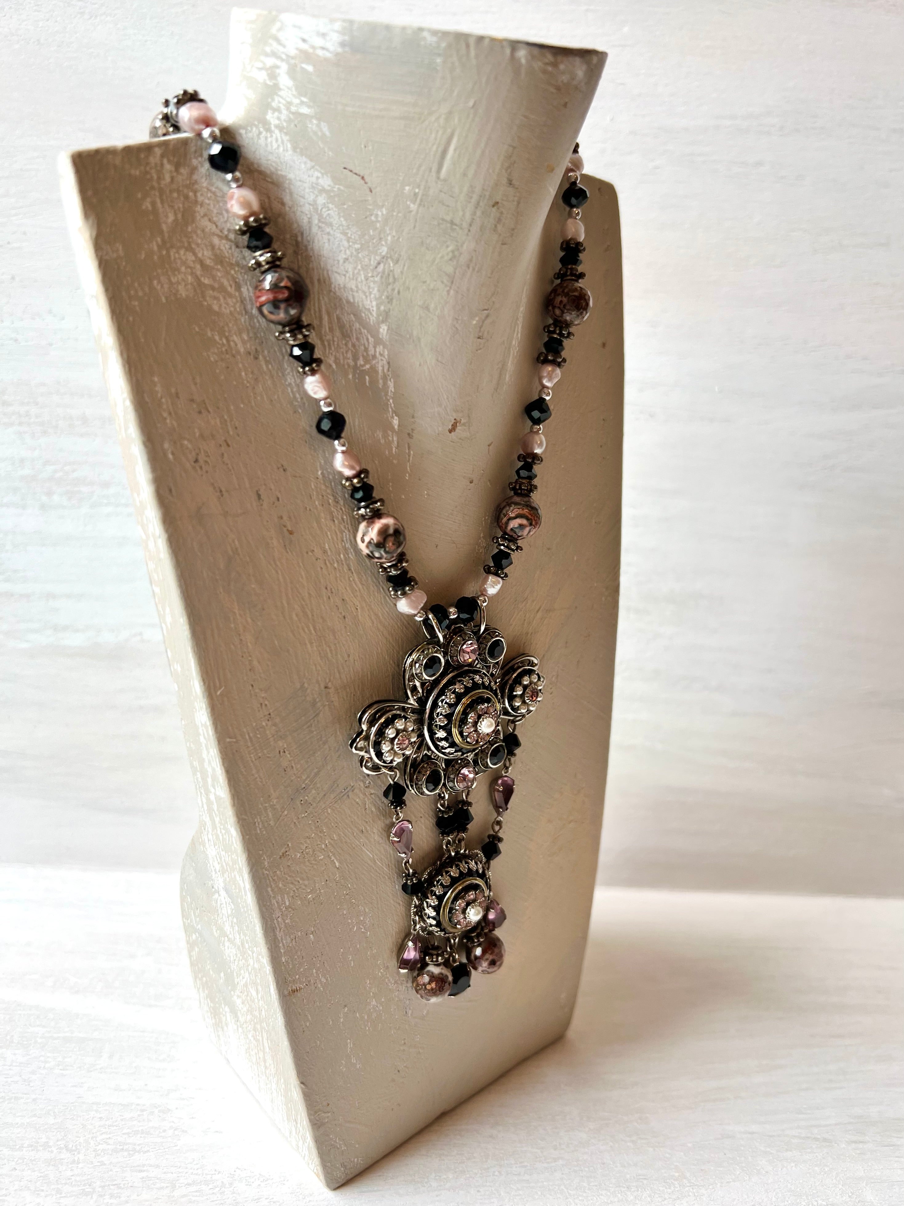 RGS-N018: Handcrafted Crystal Necklace