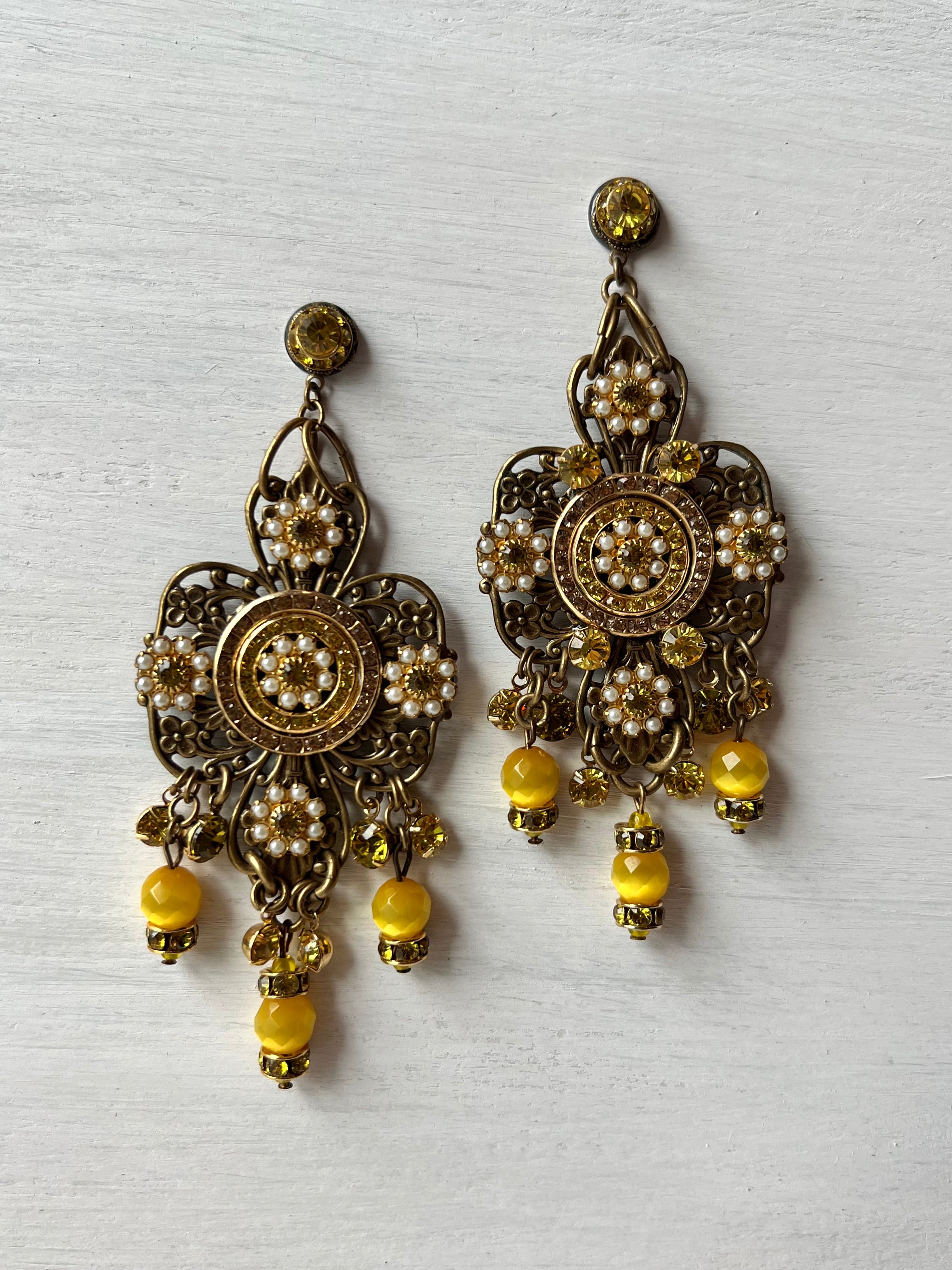 RGS-E031: Handcrafted Crystal Earrings