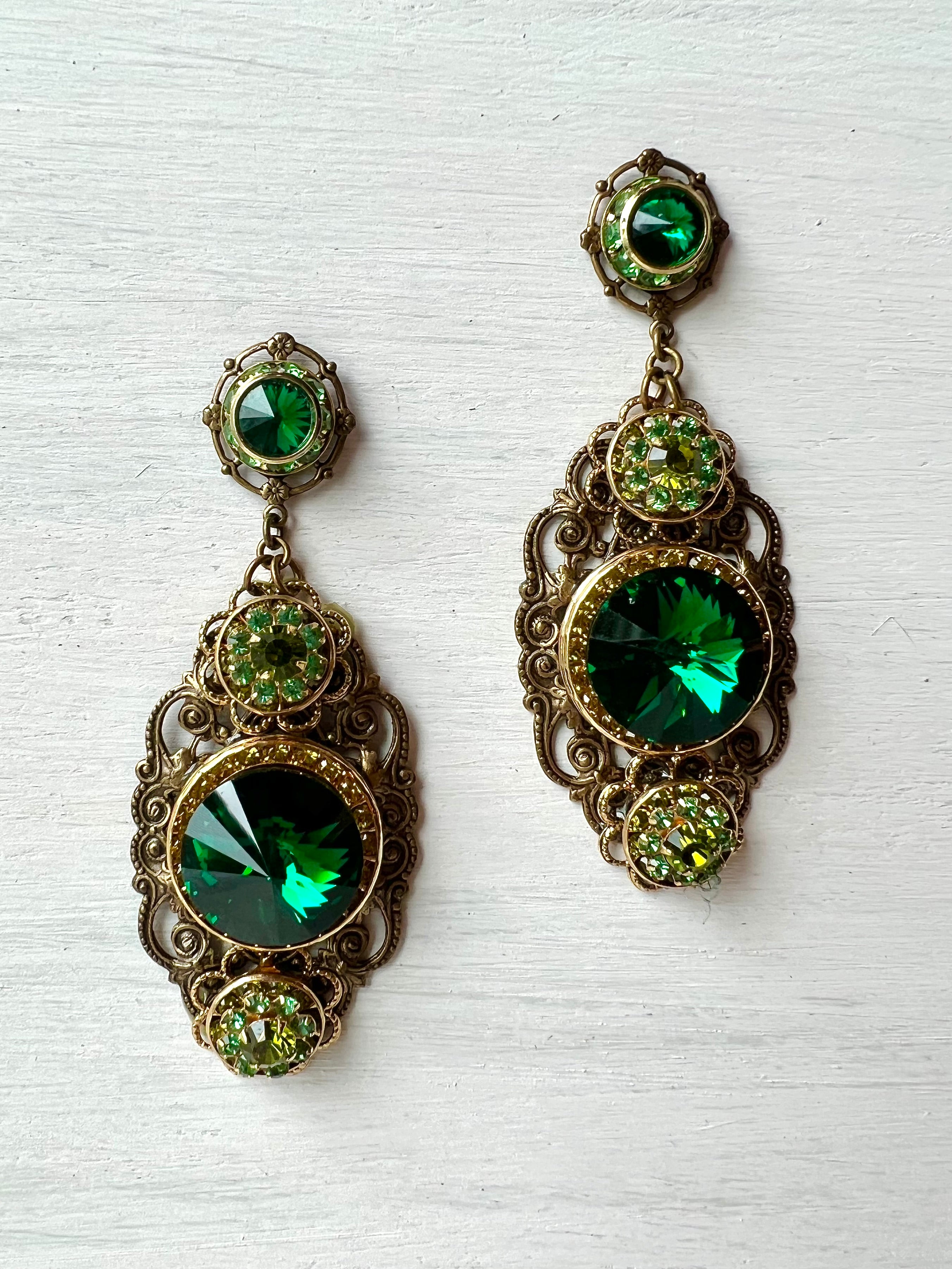 RGS-E030: Handcrafted Crystal Earrings
