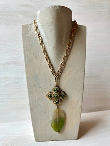 RGS-N023: Handcrafted Crystal Necklace