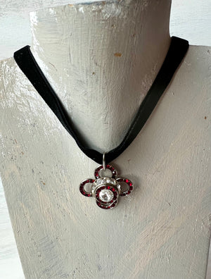 RGS-N025: Handcrafted Crystal Necklace