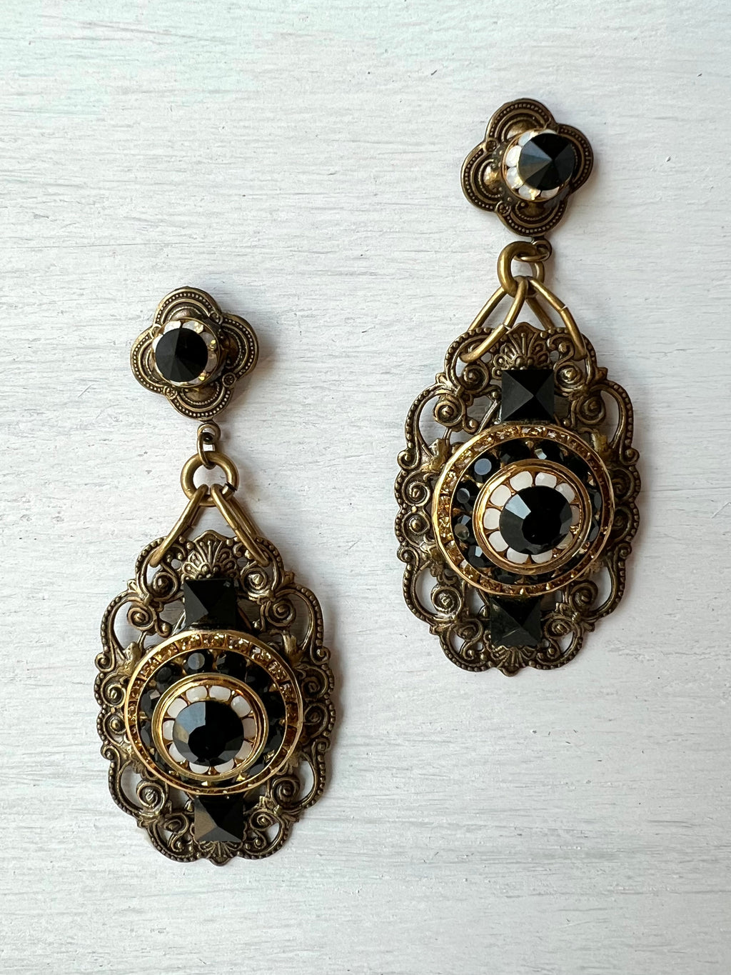 RGS-E011: Handcrafted Crystal Earrings