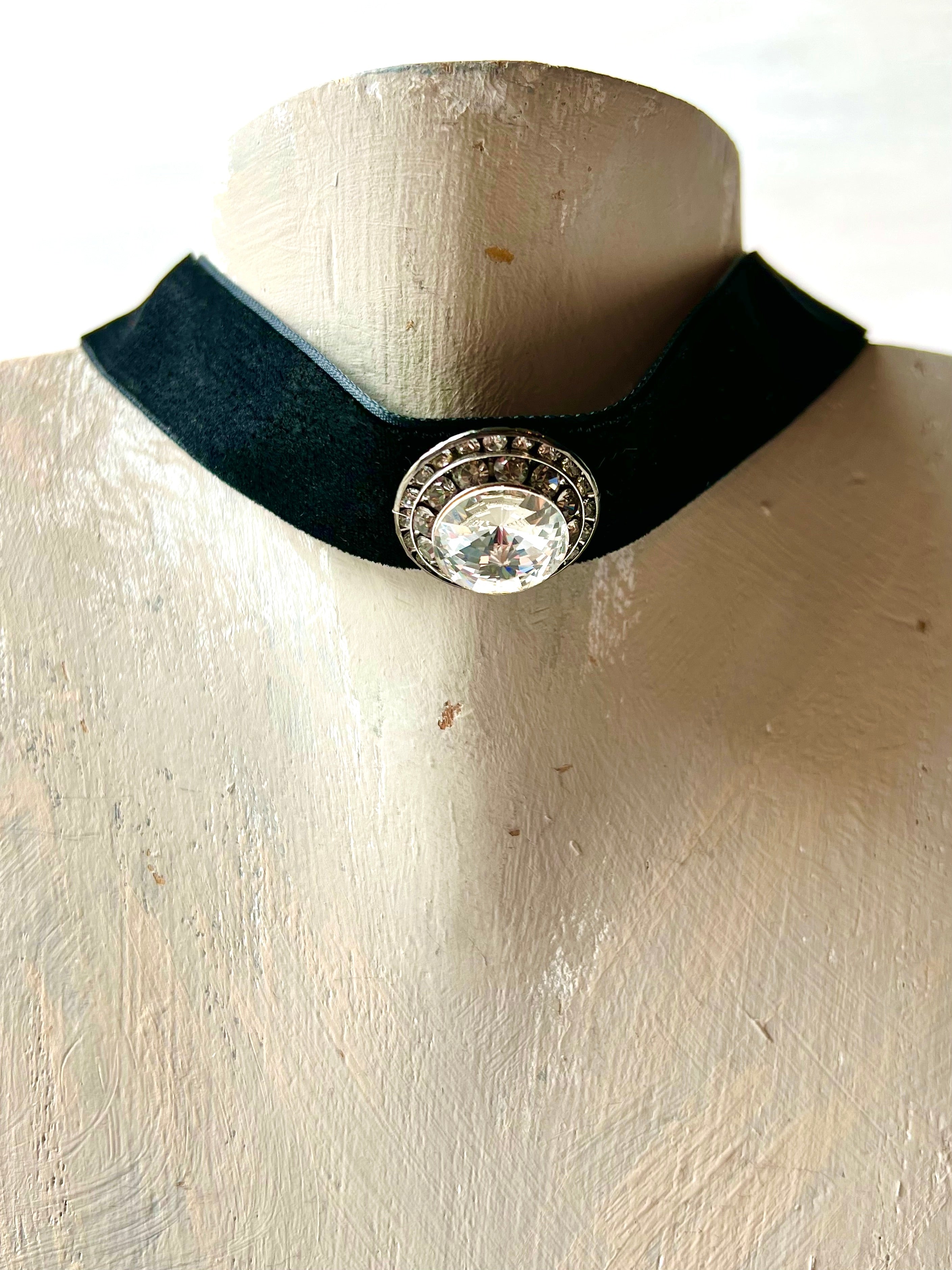 RGS-N036: Handcrafted Crystal Choker Ribbon Necklace