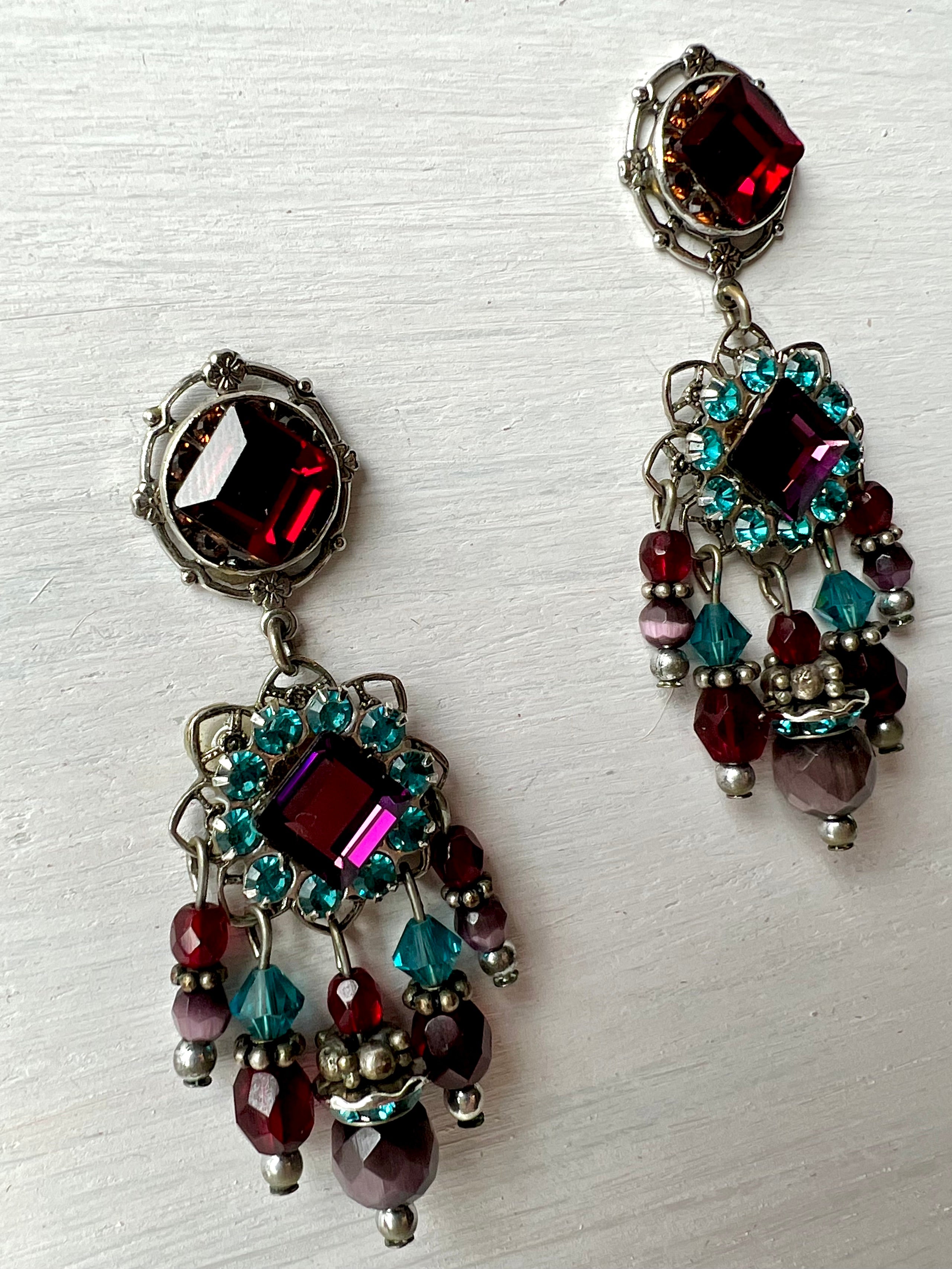 RGS-E082: Handcrafted Crystal Earrings