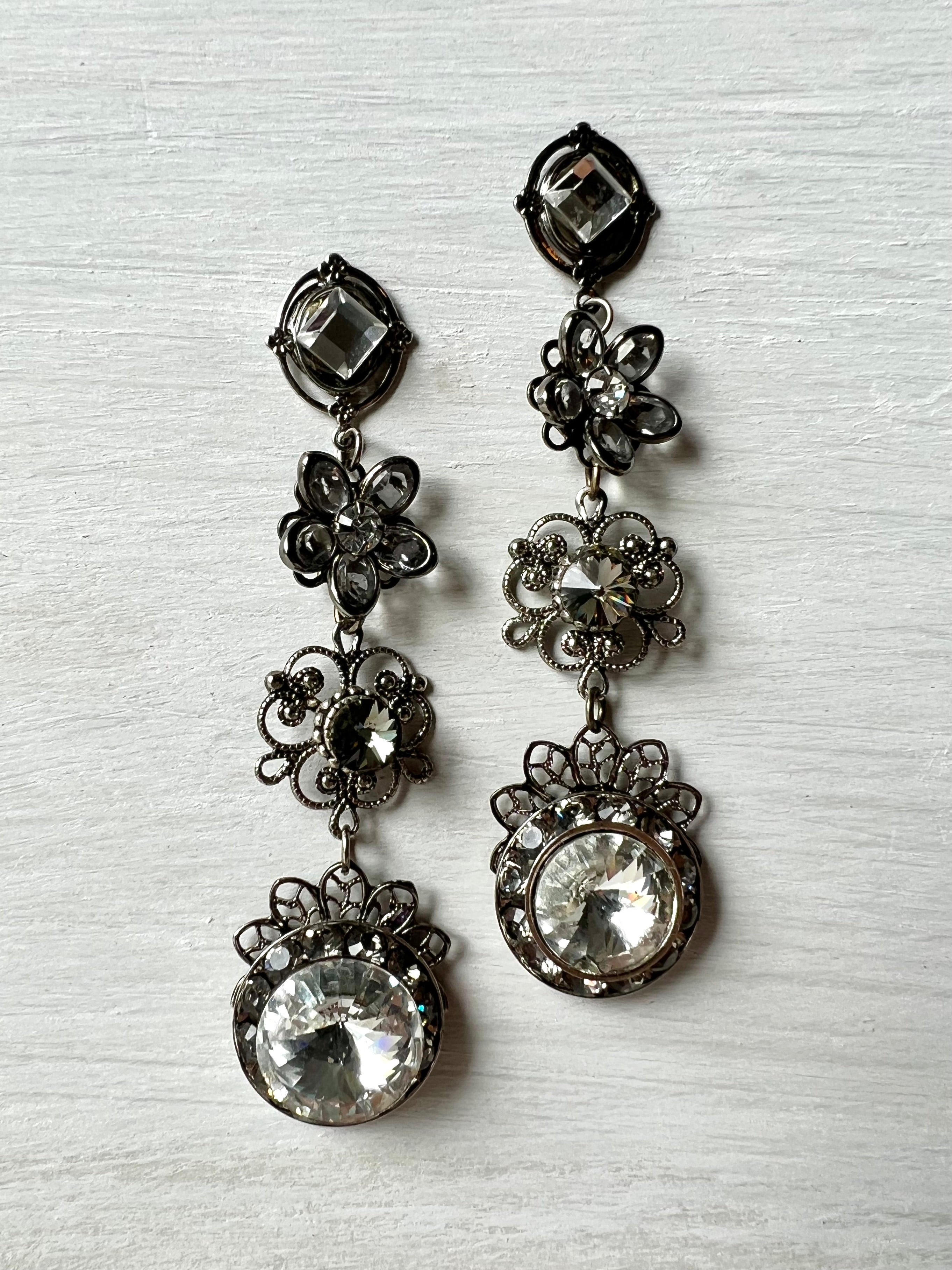 RGS-E007: Handcrafted Crystal Earrings