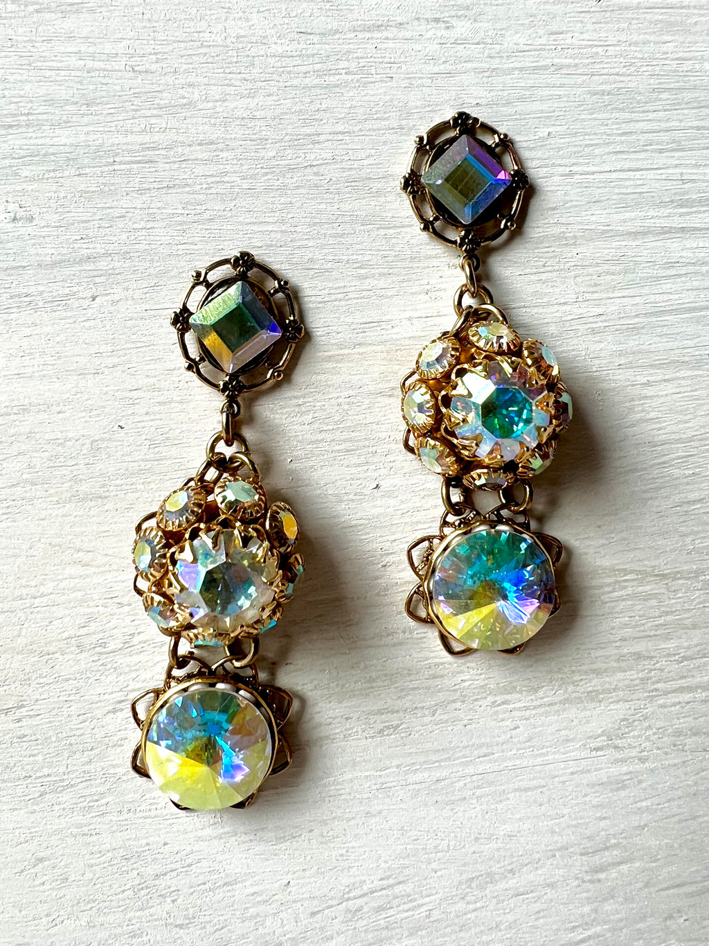 RGS-E025: Handcrafted Crystal Earrings