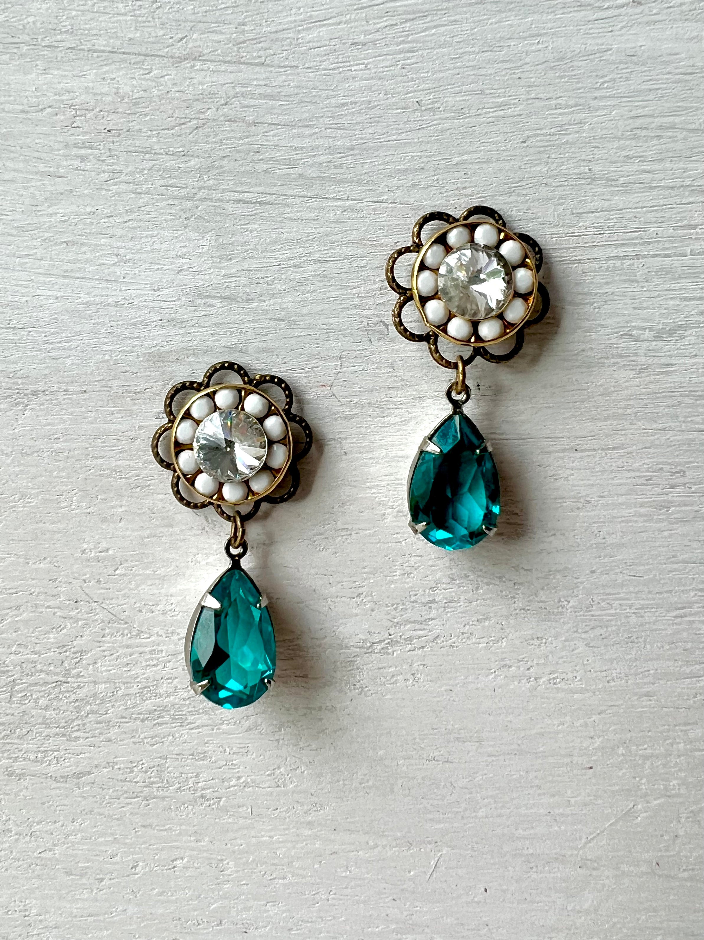 RGS-E069: Handcrafted Crystal Earrings