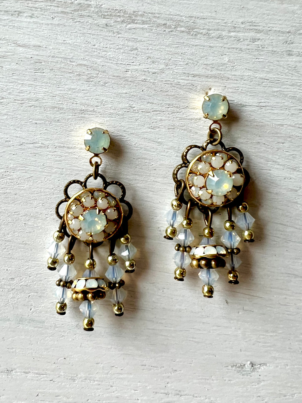 RGS-E080: Handcrafted Crystal Earrings