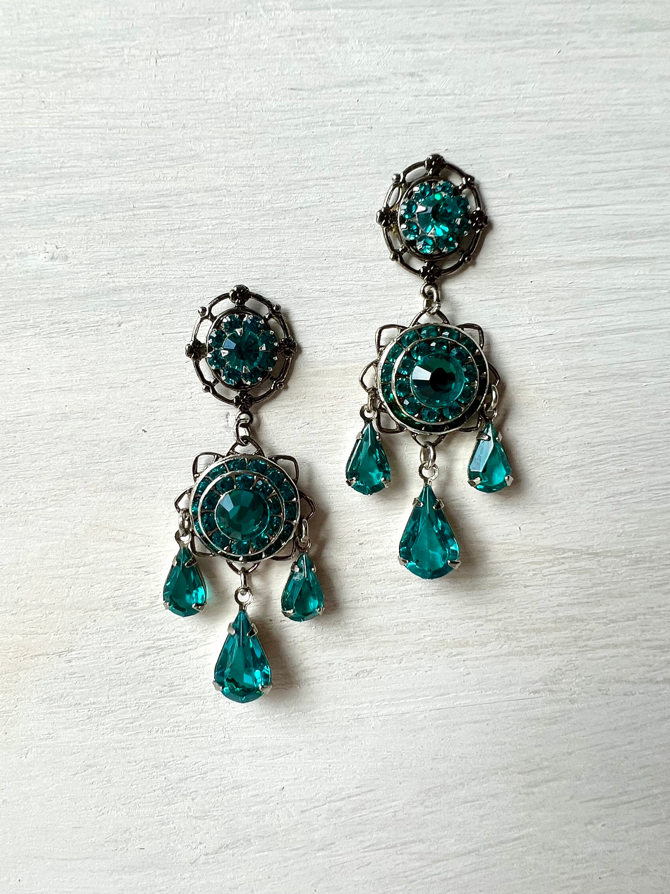 RGS-E055: Handcrafted Crystal Earrings