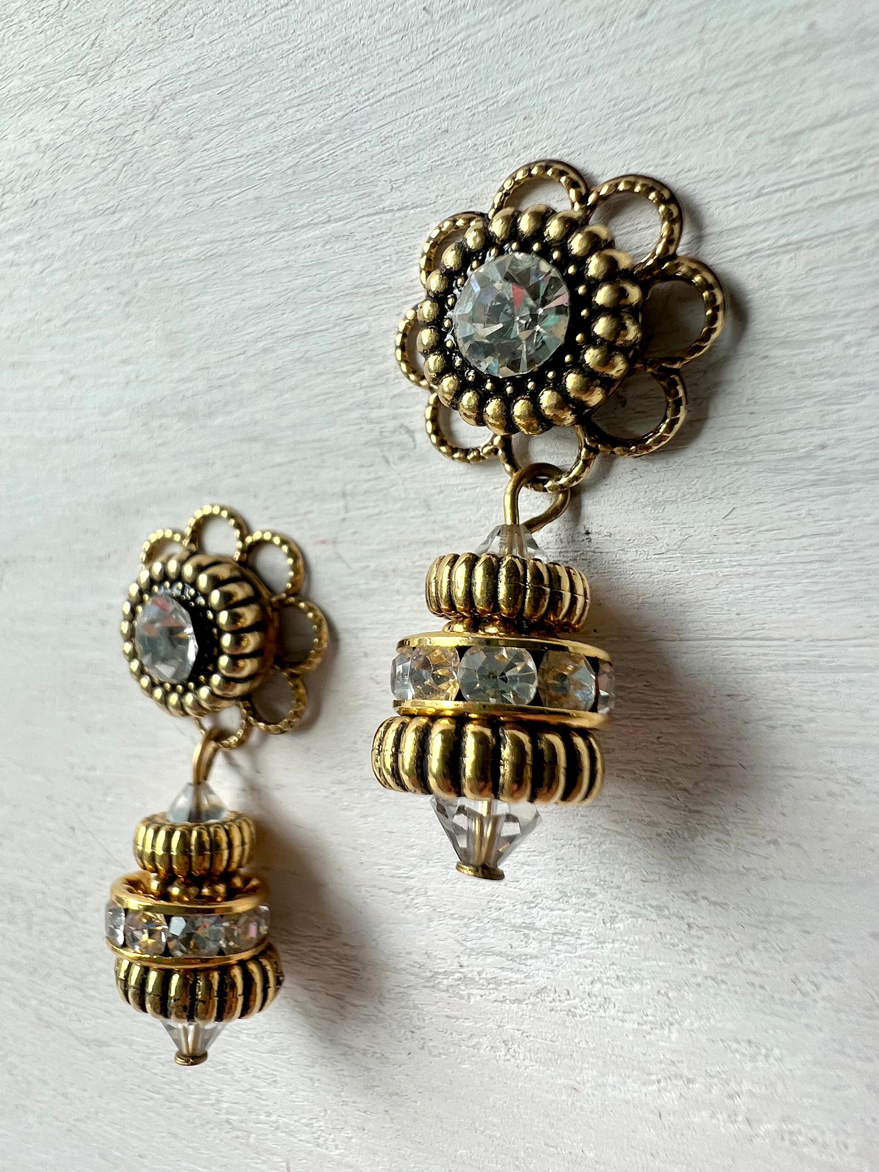 RGS-E072: Handcrafted Crystal Earrings