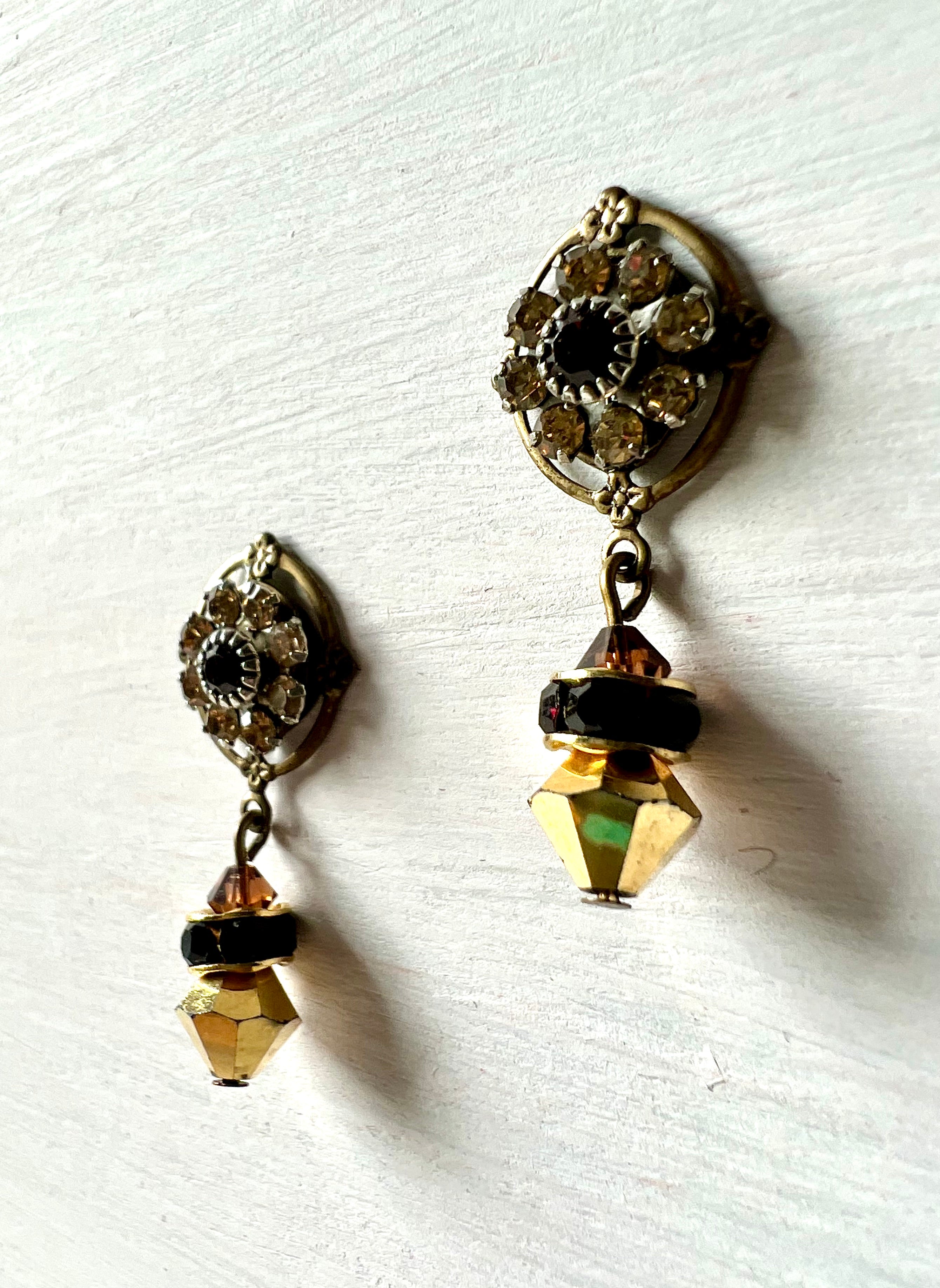 RGS-E042: Handcrafted Crystal Earrings