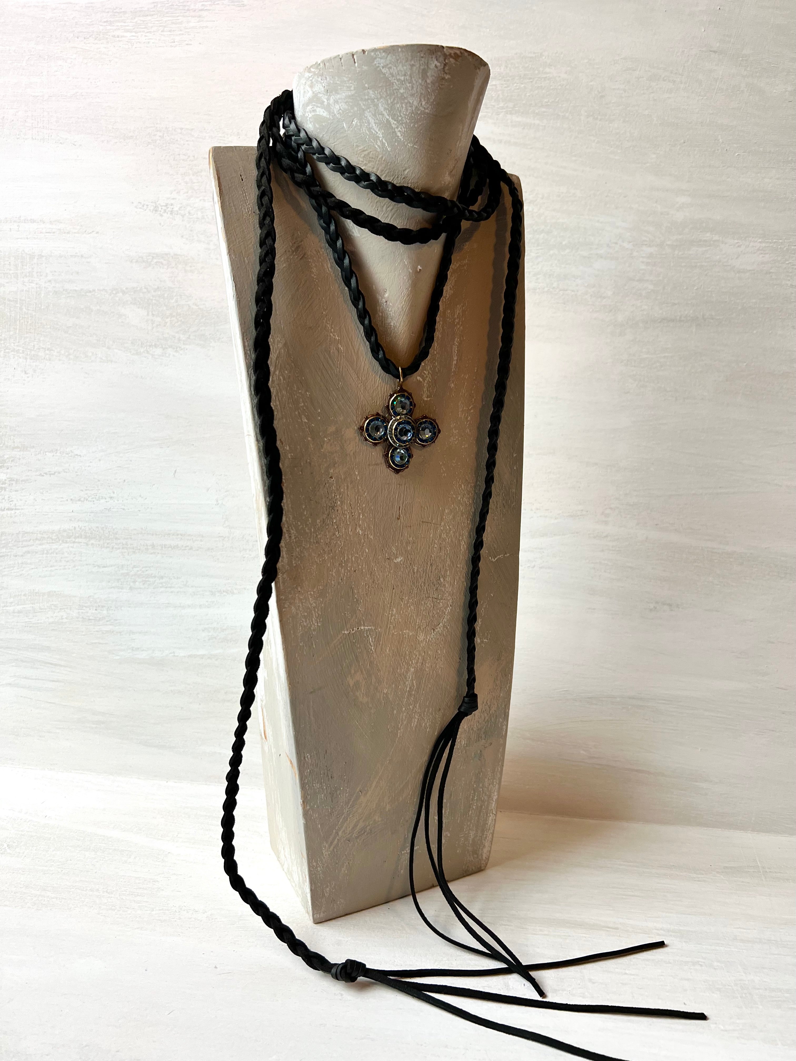 RGS-N044: Handcrafted Crystal Necklace