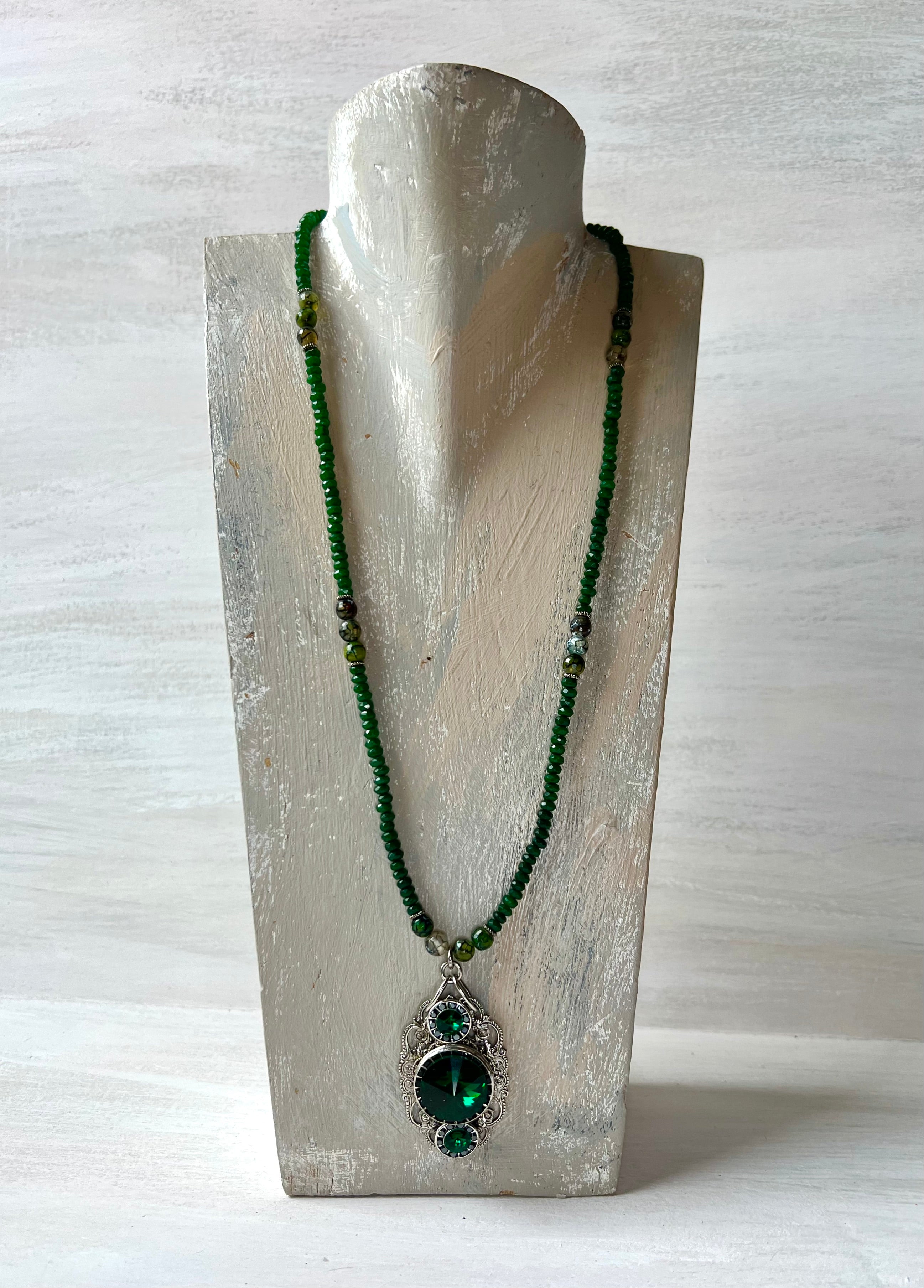 RGS-N041: Handcrafted Jade & Crystal Necklace